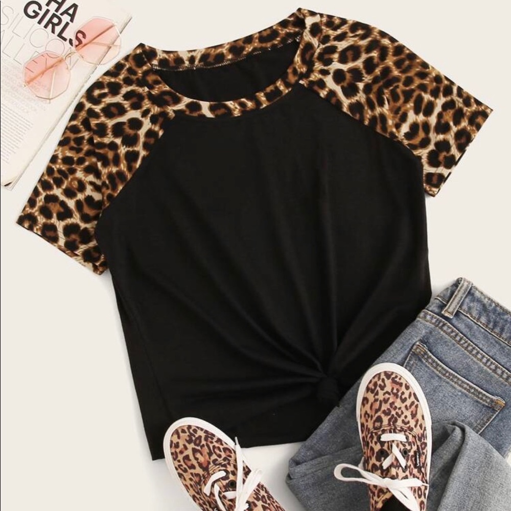 LEOPARD PRINT RAGLAN SLEEVE TEE